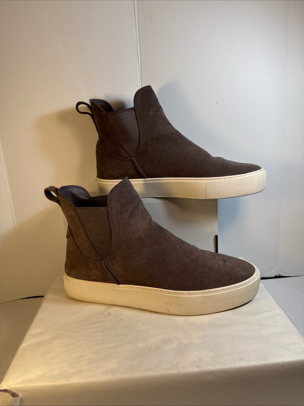 UGG women’s Brown Suede Chukka Boot Sneakers